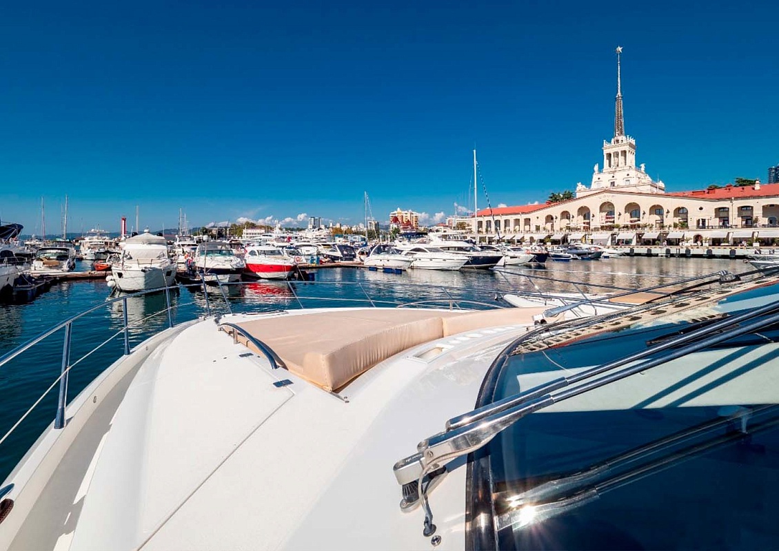 Аренда моторной яхты Sunseeker 66 Manhattan в Сочи